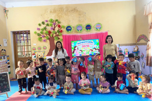 Hoạt động trải nghiệm nhân ngày phụ nữ Việt Nam 20/10 của các bé phân hiệu Tràng Các - MN Đồng Giáp
